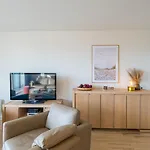 Apartment Bright With The Terrace *