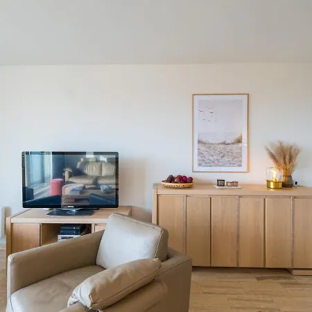 Apartment Bright With The Terrace *