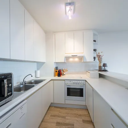 Apartment Bright With The Terrace